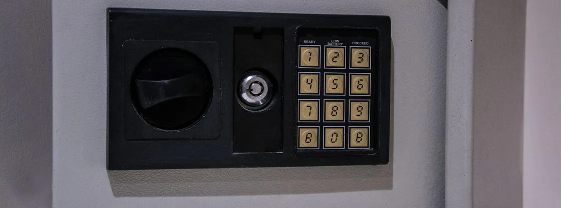 Caja de seguridad en recepción del Épico Recoleta Hotel